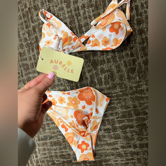 aurelle swimsuits. Both size small - Picture 2 of 2
